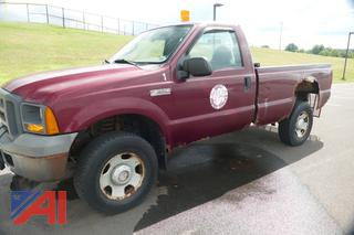 2005 Ford F350 XL Super Duty Pickup Truck with Lift Gate