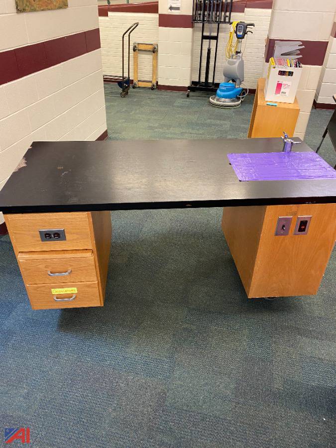 Auctions International Auction Dundee CSDNY 30224 ITEM Classroom