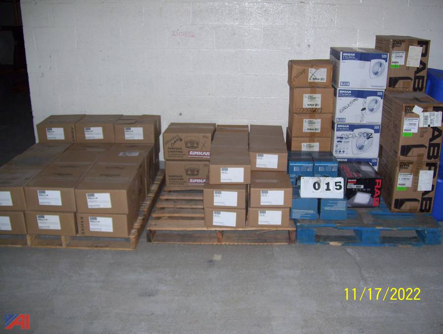 Auctions International Auction Worcester Housing Authority WarehouseMA 30987 ITEM Light