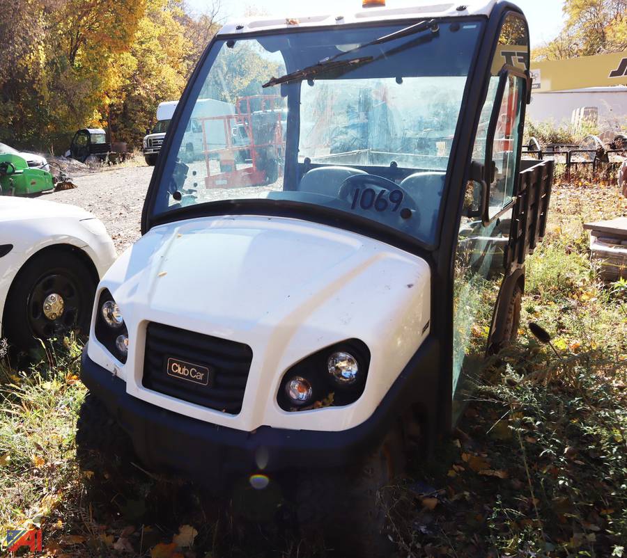 Auctions International Auction University of RochesterNY 31116 ITEM 2016 Club Car Carryall
