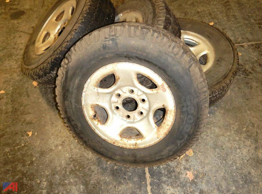 Auctions International Auction Town of Groton HwyNY 31147 ITEM (4) 16" Tires & Rims