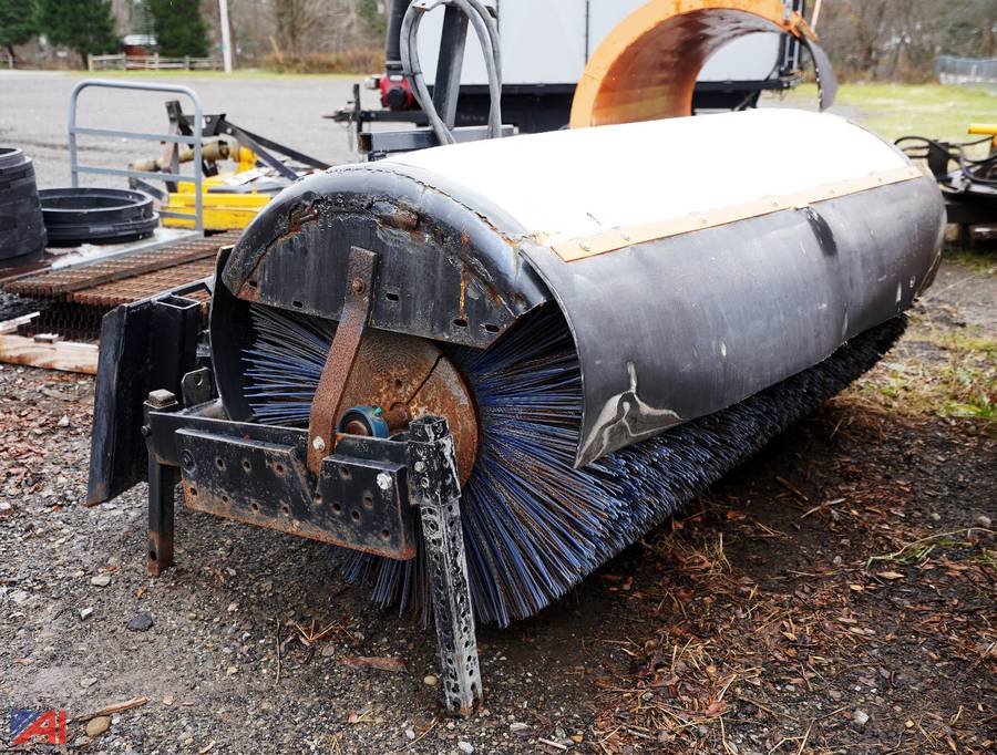 Auctions International Auction Village of Springville DPWNY 31398 ITEM 6' Hydraulic Broom