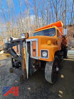 (#16) 1991 International 2574 Dump Truck