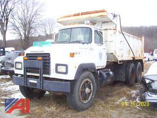 1995 Mack RD690SX Dump Truck (474L)