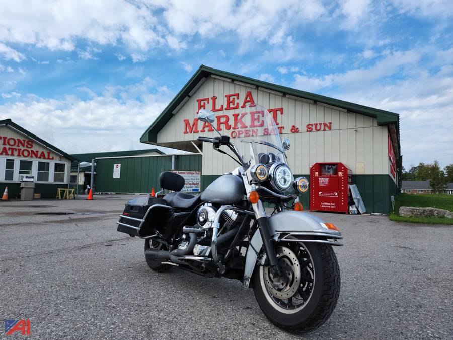 Auctions International Auction 2001 Harley Davidson Road King Police