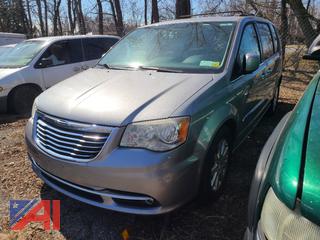 (#3) 2015 Chrysler Town and Country Mini Van