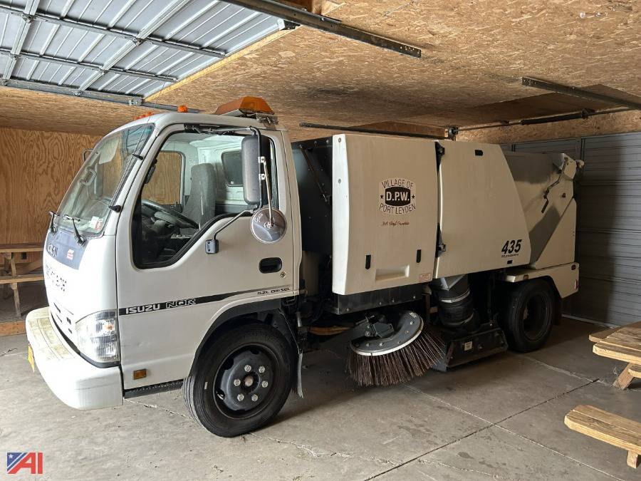 Auctions International Auction Village of Port LeydenNY 32201 ITEM 2007 Isuzu 435 Street