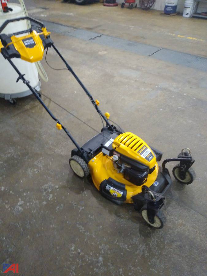 Auctions International Auction Lyons CSD 32400 ITEM 2016 Cub Cadet