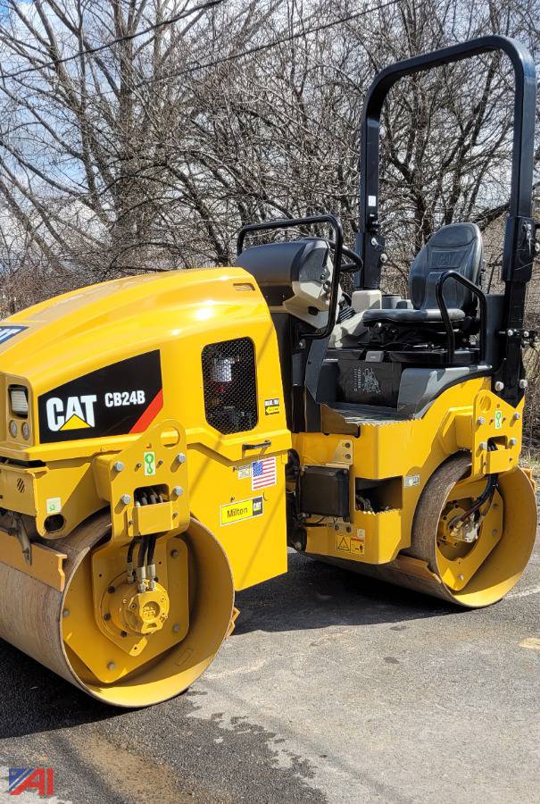 Auctions International - Auction: Business Retirement-NY #32485 ITEM: 2017  CAT CB24B Asphalt Roller