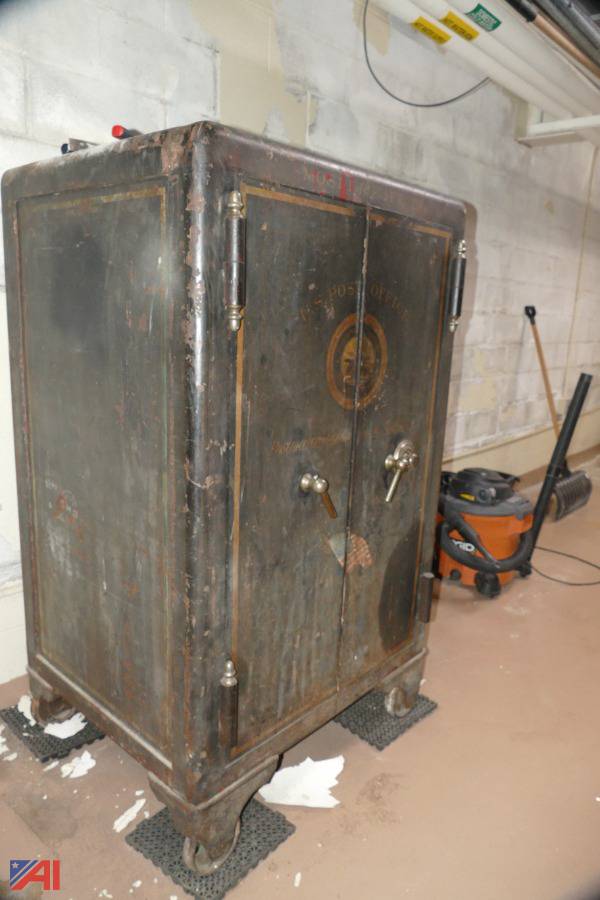 Auctions International - Auction: Malta Ridge VFC-NY #32496 ITEM: The Mosler  Safe Co. Vintage Safe