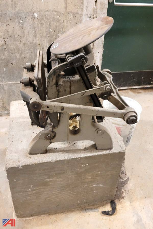 Auctions International Auction North Syracuse SchoolsNY 32567 ITEM