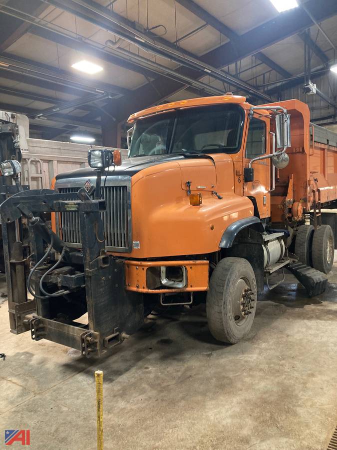 Auctions International Auction Town of Walton HwyNY 32685 ITEM 2003 International 5600i