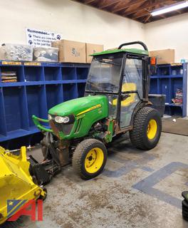 2015 John Deere 2032R Tractor with Attachments