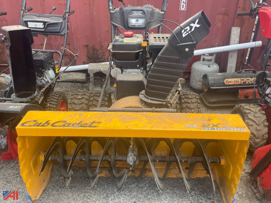 Auctions International Auction Surplus Liquidation, Long IslandNY 33474 ITEM Cub Cadet 945