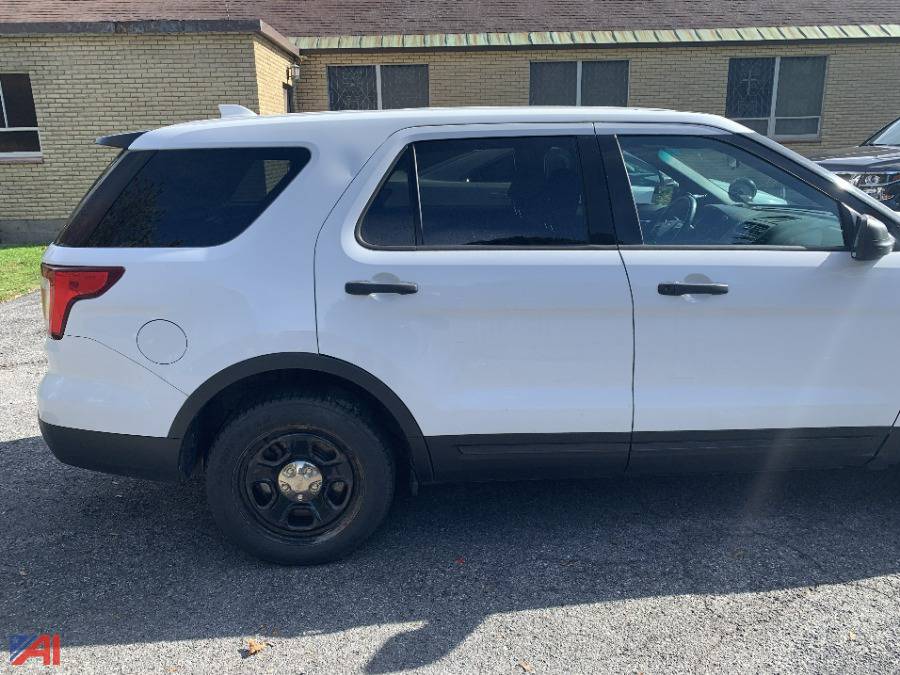 Auctions International Auction Town of Whitestown PDNY 34952 ITEM 2016 Ford Explorer SUV