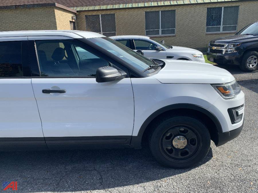Auctions International Auction Town of Whitestown PDNY 34952 ITEM 2016 Ford Explorer SUV