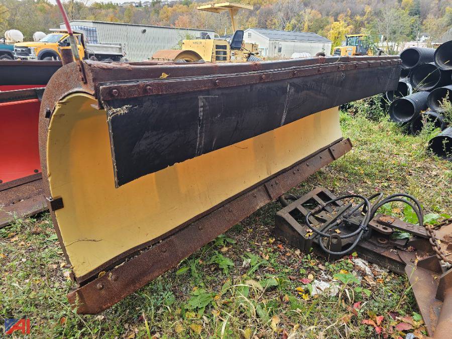 Auctions International Auction Town of Carmel HwyNY 34994 ITEM (6) 10' Gledhill Snow Plow