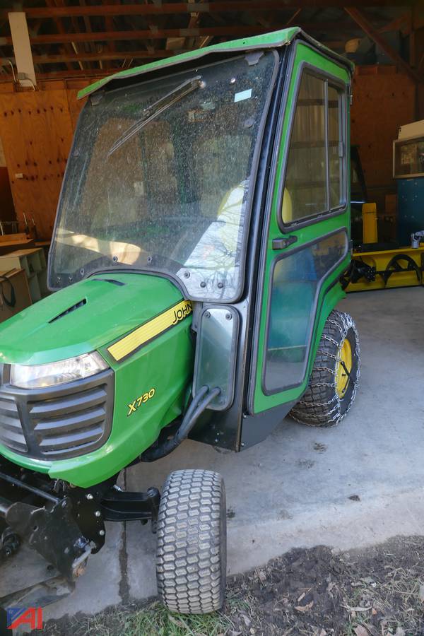 Auctions International Auction Herkimer BOCESNY 35017 ITEM (1) John Deere X730 Tractor