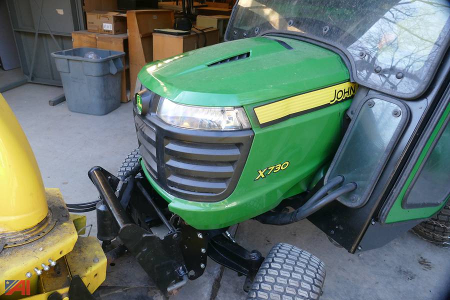 Auctions International Auction Herkimer BOCESNY 35017 ITEM (1) John Deere X730 Tractor