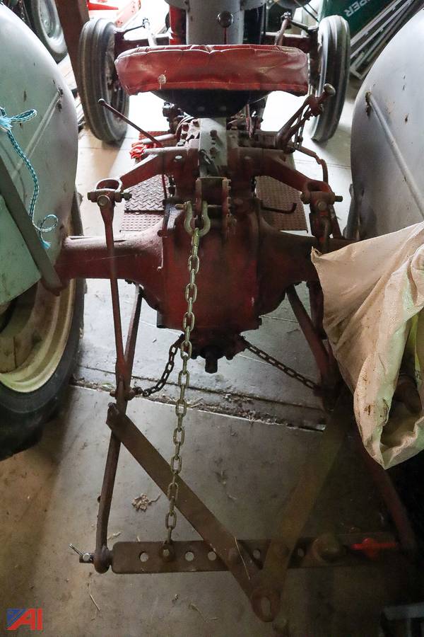 Auctions International Auction Dansville CSDNY 35050 ITEM 1953 Ford Tractor