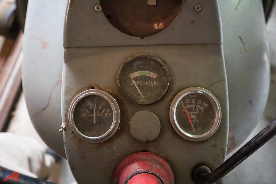 Auctions International Auction Dansville CSDNY 35050 ITEM 1953 Ford Tractor