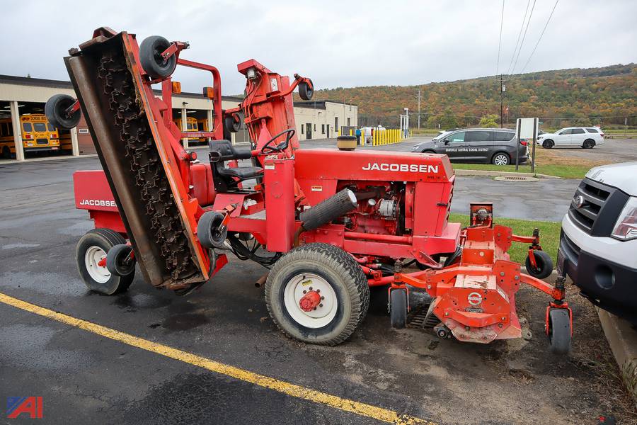 Auctions International Auction Dansville CSDNY 35050 ITEM 1998 Jacobsen HR15 Flail Mower