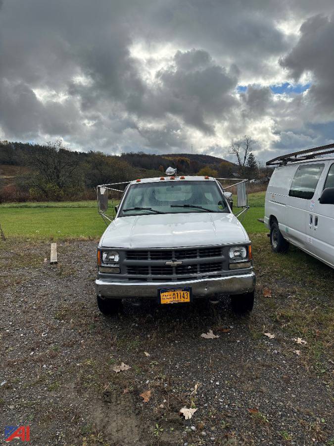 Auctions International Auction Village of SherburneNY 35190 ITEM 1998 Chevy C/K 3500