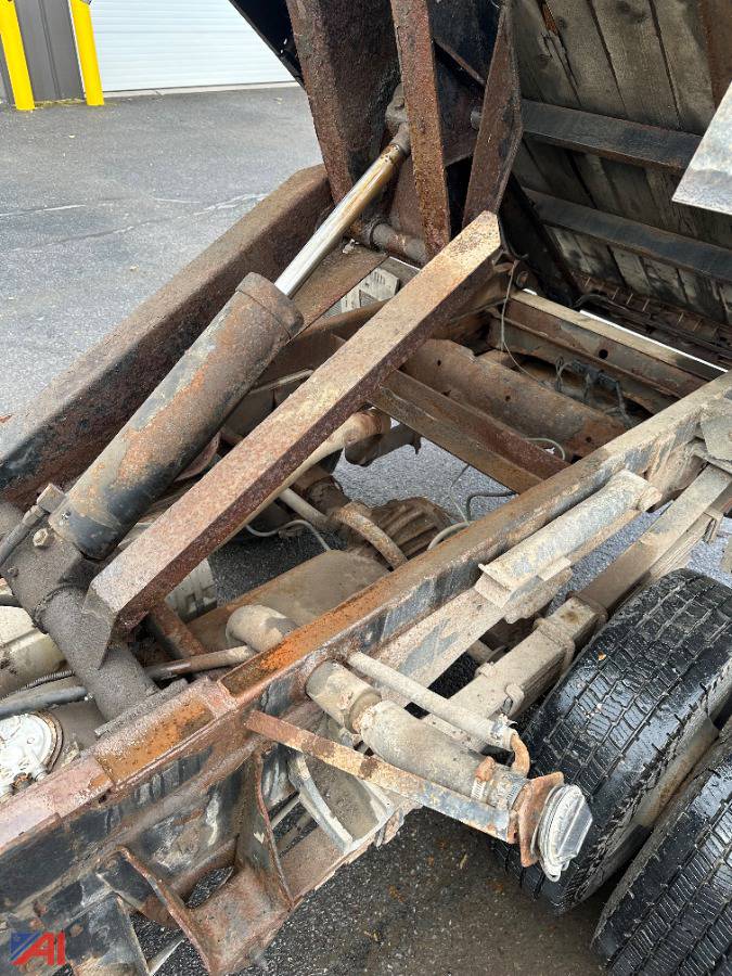 Auctions International Auction Village of SherburneNY 35190 ITEM 1998 Chevy C/K 3500