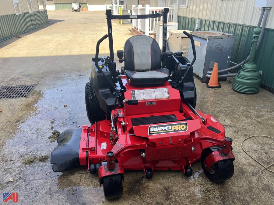 Auctions International Auction Surplus LiquidationNY 35542 ITEM 2015/2016 Snapper Pro