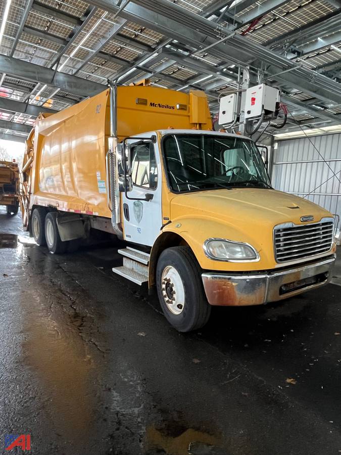 Auctions International Auction City of White PlainsNY 35554 ITEM 2005 Freightliner M2106