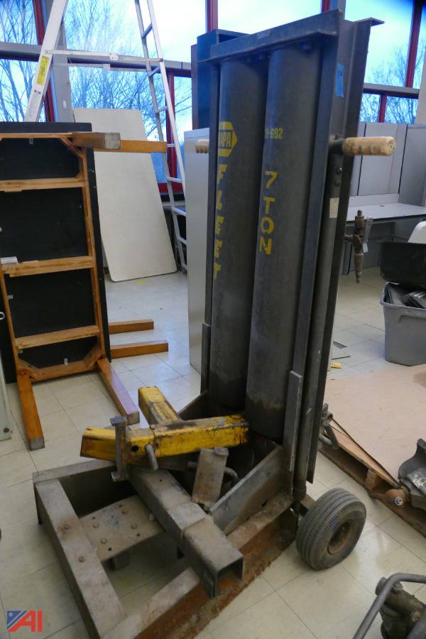 Auctions International Auction Hudson CSDNY 36106 ITEM (12) Napa