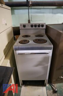 Fridgeaire Electric Stove with Pans