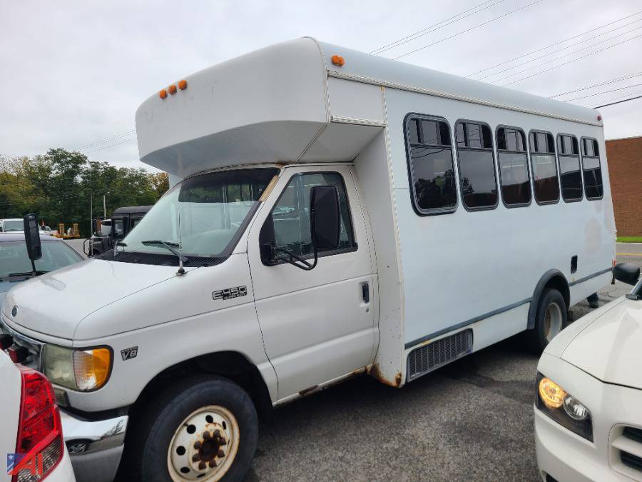 5) 2002 Ford E450 Super Duty Bus Auction Auctions International