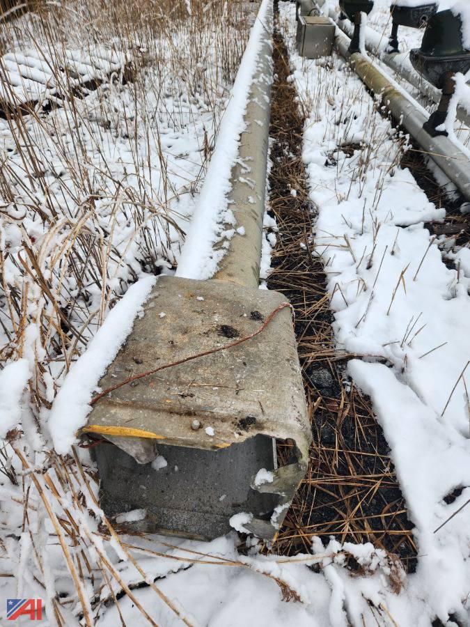 Auctions International Auction Village of CanastotaNY 37166 ITEM 35' Aluminum Street Light