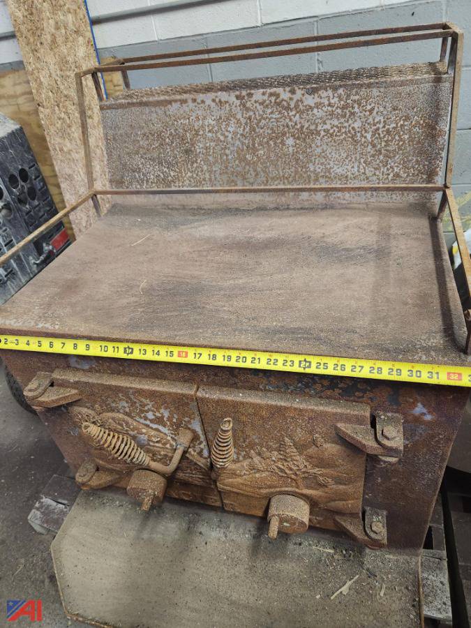 Auctions International Auction Village of CanastotaNY 37166 ITEM Wood Stove