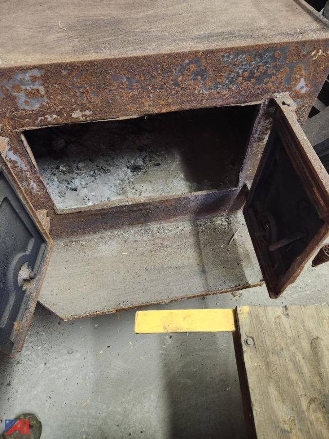Auctions International Auction Village of CanastotaNY 37166 ITEM Wood Stove