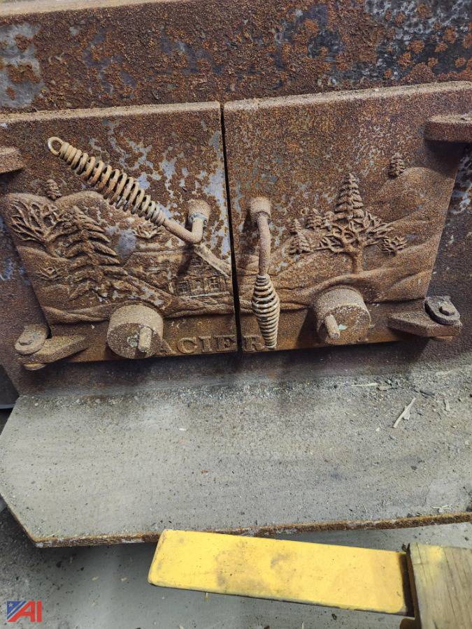 Auctions International Auction Village of CanastotaNY 37166 ITEM Wood Stove