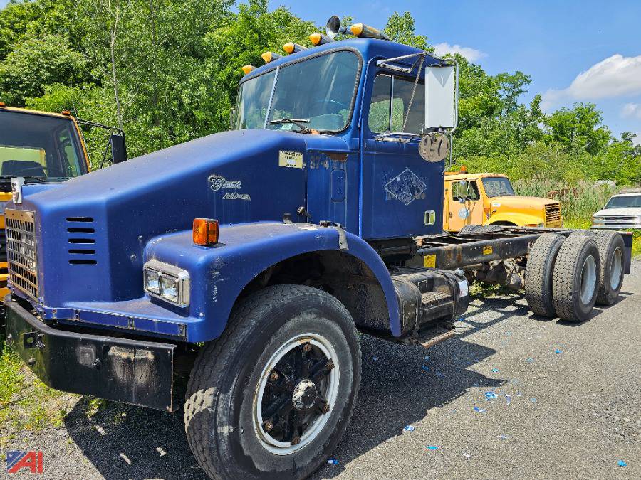 Auctions International Auction City of Newburgh DPWNY 37932 ITEM (9) 1987 Giant C116