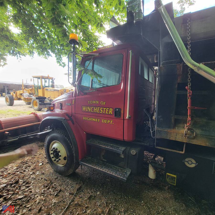Auctions International Auction Town of WinchesterNH 38050 ITEM 2001 Freightliner FL80 Dump