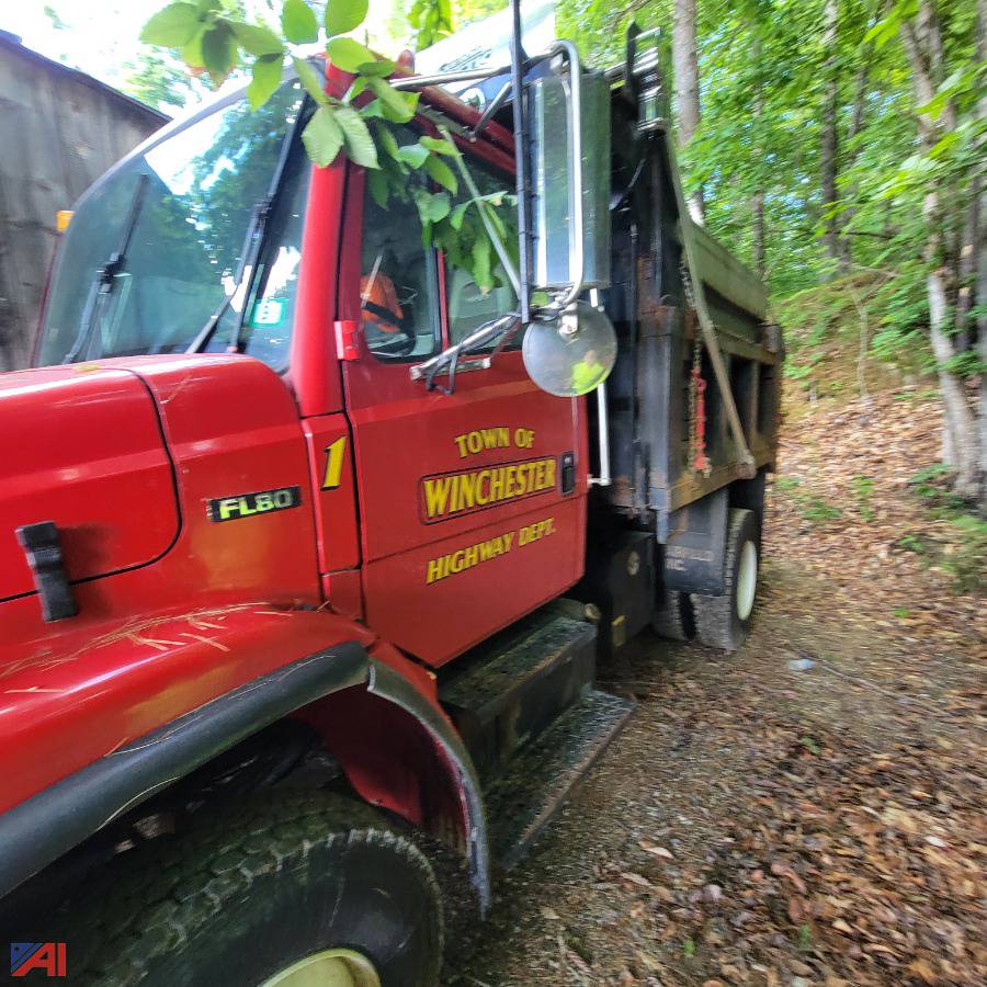 Auctions International Auction Town of WinchesterNH 38050 ITEM 2001 Freightliner FL80 Dump